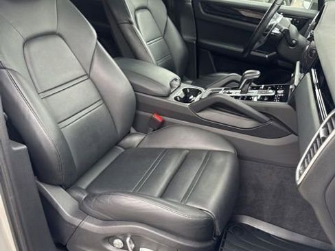 Used 2020 Porsche Cayenne Base image 11