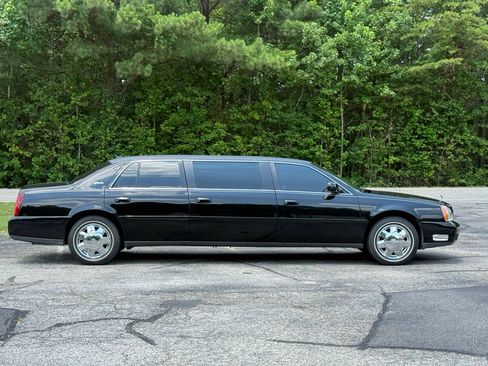 Used 2005 Cadillac De Ville Limousine FWD image 2