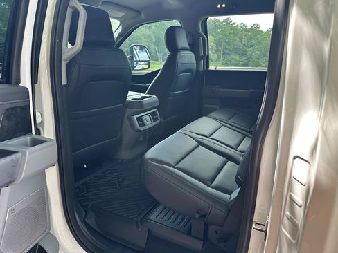 Used 2023 Ford F250 XLT w/ Black Appearance Package AWD/4WD image 15