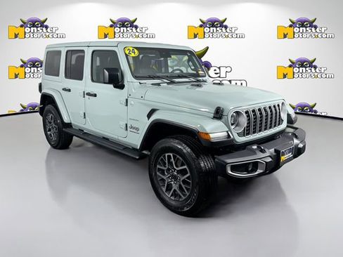 Used 2024 Jeep Wrangler Unlimited Sahara w/ Technology Group AWD/4WD image 3