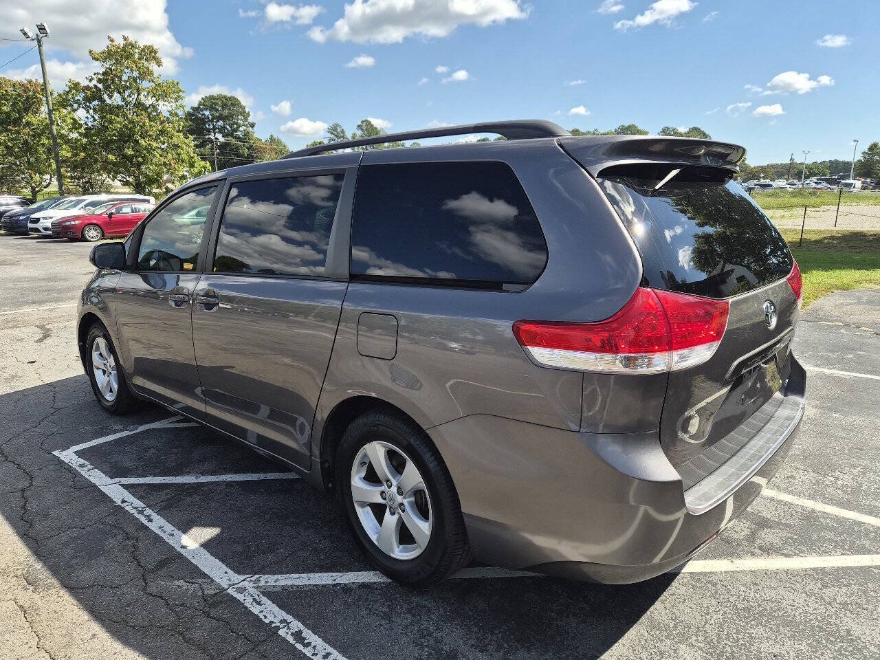 Used 2014 Toyota Sienna LE FWD image 5