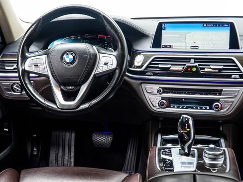 Used 2022 BMW 750i xDrive w/ Luxury Rear Seating Package AWD/4WD image 18