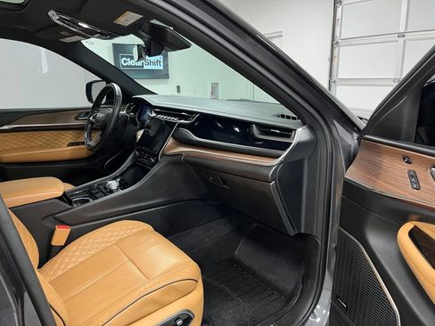 Used 2022 Jeep Grand Cherokee Summit w/ Luxury Tech Group V AWD/4WD image 59