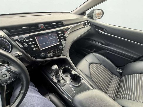 Used 2018 Toyota Camry SE image 18