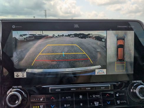 Used 2021 Toyota Highlander Platinum FWD image 25