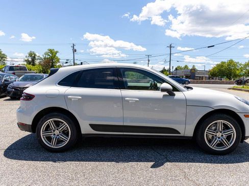 Used 2016 Porsche Macan S w/ Infotainment Package AWD/4WD image 7