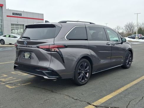 Used 2021 Toyota Sienna XSE w/ XSE Plus Package image 6