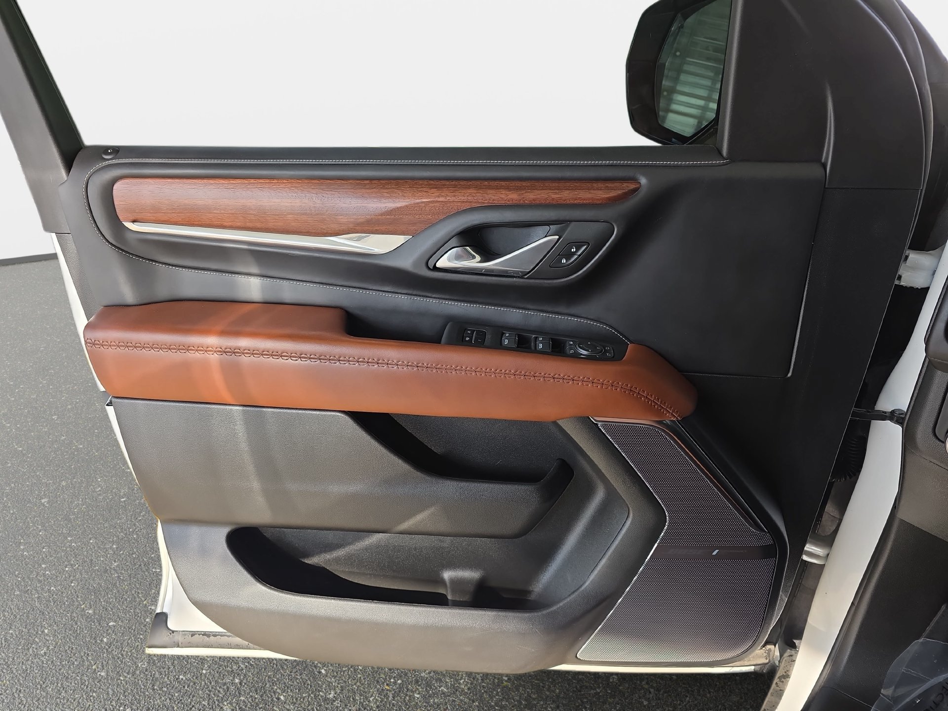 Used 2023 GMC Yukon Denali Ultimate AWD/4WD image 26