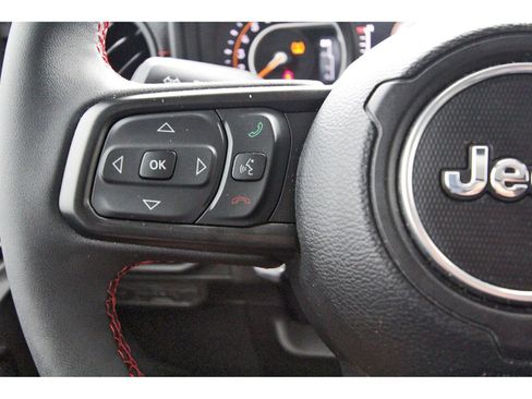 Used 2024 Jeep Gladiator Rubicon w/ Technology Group image 18