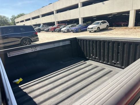 Used 2020 Nissan Frontier SV w/ Midnight Edition Floor Mats image 24