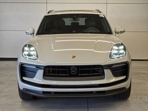 New 2025 Porsche Macan Base image 26