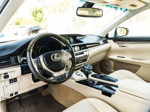 Used 2014 Lexus ES 350 w/ Premium Package FWD image 16