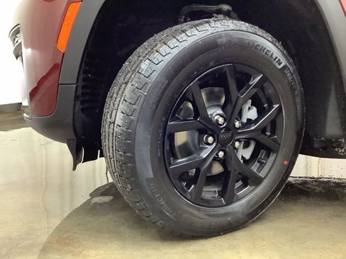 New 2026 Jeep Grand Cherokee Altitude AWD/4WD image 30