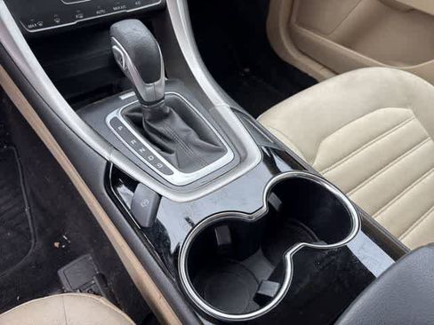 Used 2014 Ford Fusion SE image 18