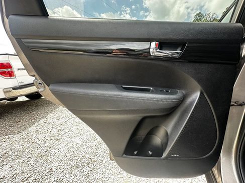Used 2012 Kia Sorento SX FWD image 35