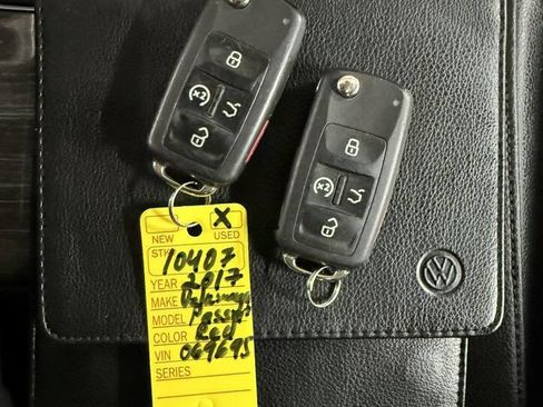 Used 2017 Volkswagen Passat 1.8T SE FWD image 32