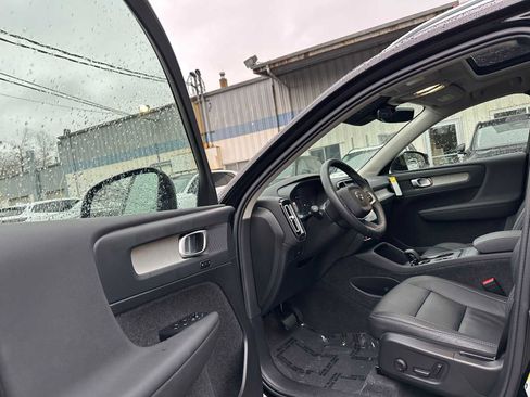 Used 2025 Volvo XC40 B5 Core w/ Protection Package Premier image 20