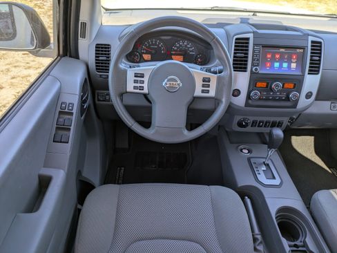 Used 2021 Nissan Frontier SV w/ Midnight Edition Floor Mats image 15