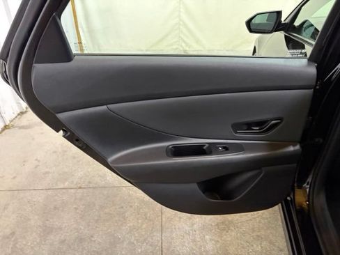 Used 2025 Hyundai Elantra Sport FWD image 17