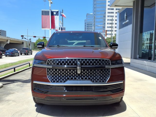 New 2027 Lincoln Navigator Reserve RWD image 3