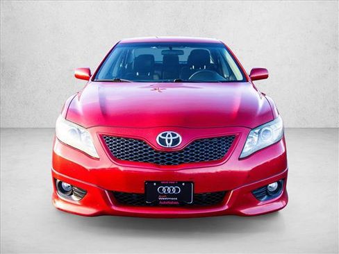 Used 2011 Toyota Camry SE image 2