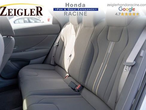 Used 2025 Hyundai Elantra SEL image 16