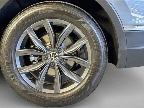 Used 2023 Volkswagen Tiguan SE FWD image 29