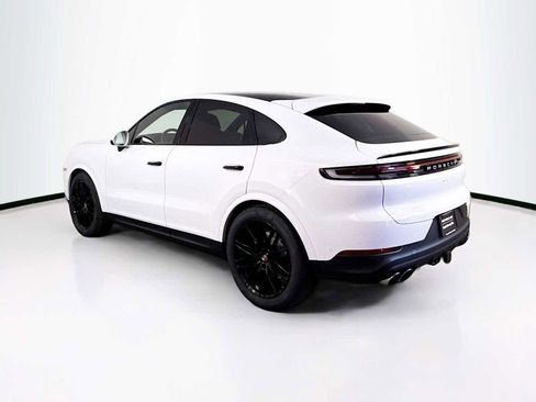 New 2025 Porsche Cayenne Coupe image 3