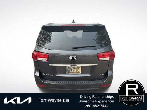 Used 2016 Kia Sedona LX w/ LX Essentials Premium Package FWD image 4
