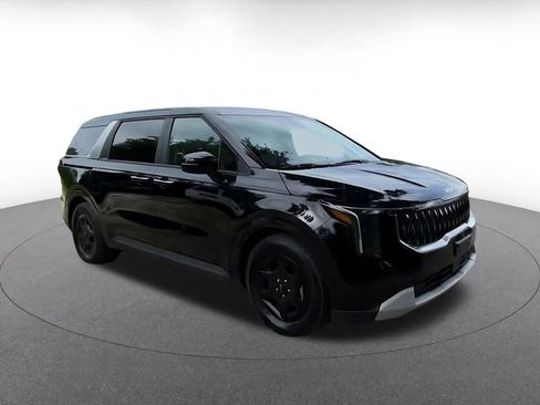 Used 2026 Kia Carnival FWD image 2