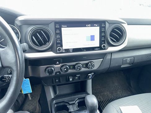Used 2020 Toyota Tacoma SR5 AWD/4WD image 3