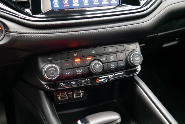 Used 2024 Dodge Durango SXT AWD/4WD image 13