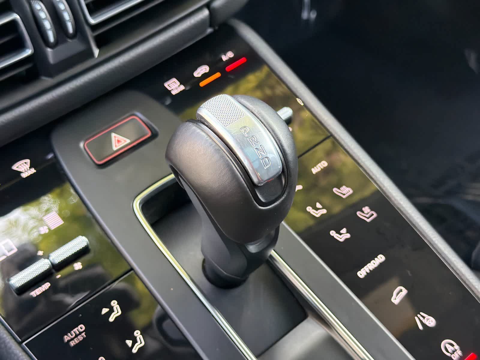 Certified 2024 Porsche Macan S AWD/4WD image 25