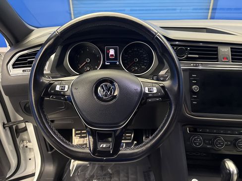 Used 2020 Volkswagen Tiguan SE R-Line FWD image 14