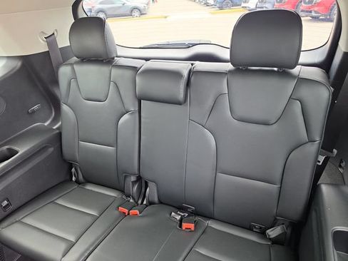 Used 2024 Kia Telluride S FWD image 12