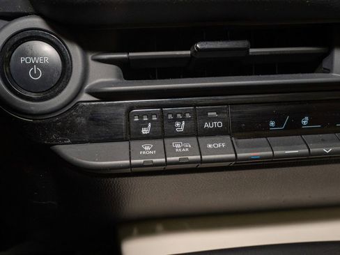 Used 2023 Toyota Crown Limited image 16