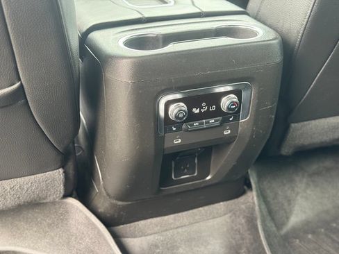Used 2022 GMC Yukon XL Denali AWD/4WD image 25