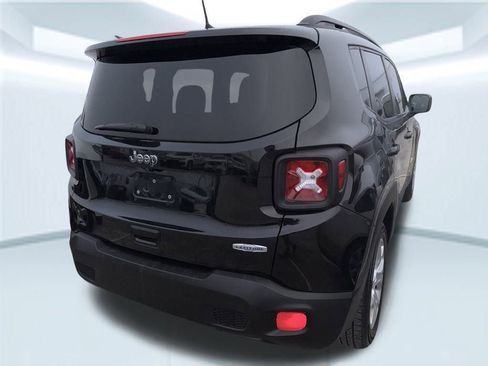 Used 2018 Jeep Renegade Latitude w/ Popular Equipment Group image 10