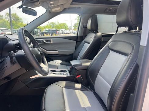 Used 2023 Ford Explorer XLT w/ Equipment Group 202A AWD/4WD image 22