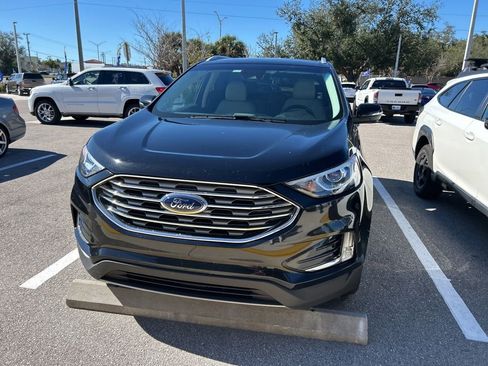 Used 2019 Ford Edge Titanium image 3