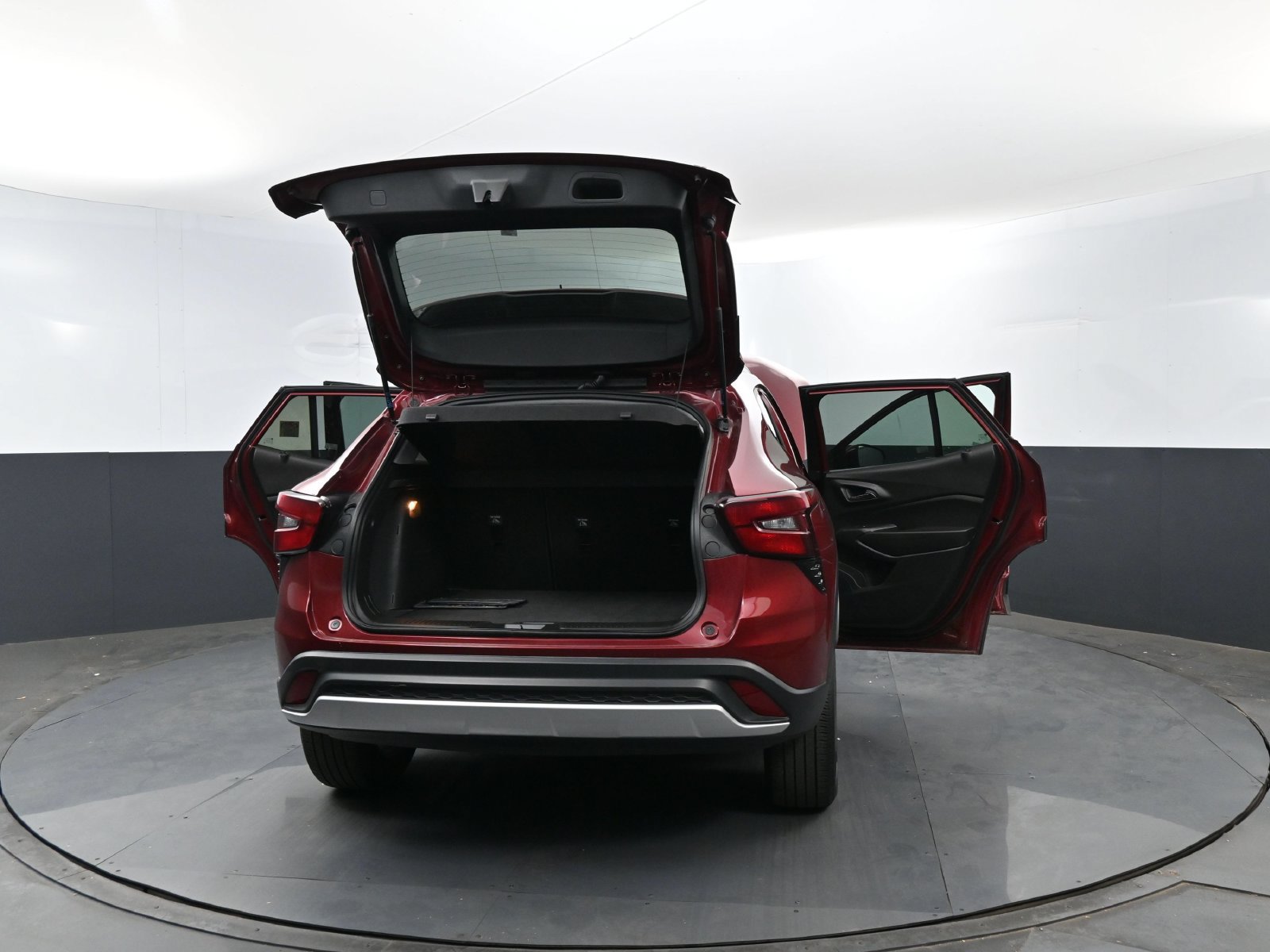 Used 2025 Chevrolet Trax LT FWD image 25