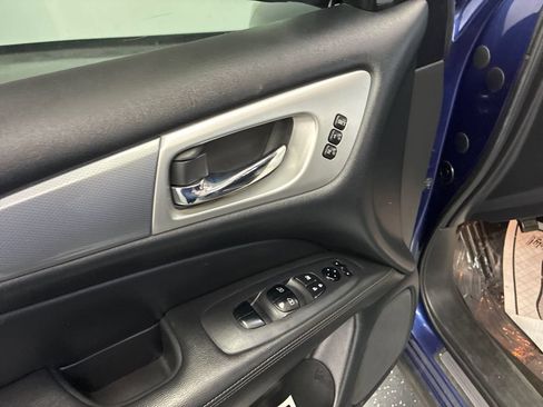 Used 2020 Nissan Pathfinder SL AWD/4WD image 10