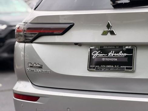 Used 2025 Mitsubishi Outlander SE FWD image 12