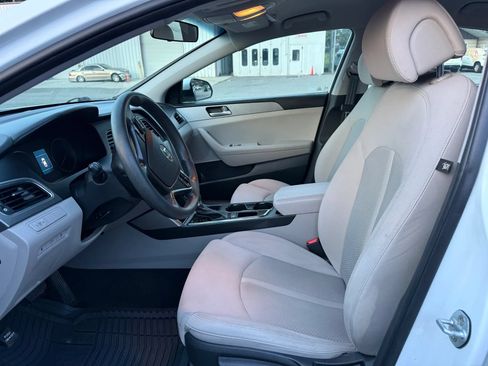 Used 2017 Hyundai Sonata SE FWD image 2