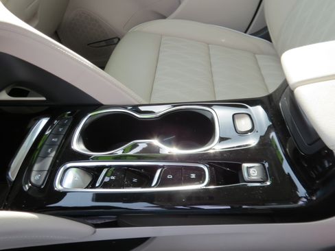 Certified 2023 Buick Envision Avenir image 19