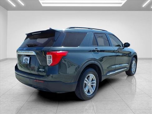 Used 2023 Ford Explorer XLT AWD/4WD image 12