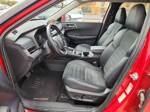 Used 2024 Mitsubishi Outlander SE image 11