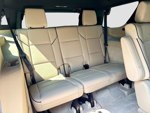 Used 2024 Cadillac Escalade Premium Luxury RWD image 34
