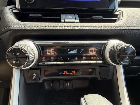 Used 2025 Toyota RAV4 LE AWD/4WD image 25