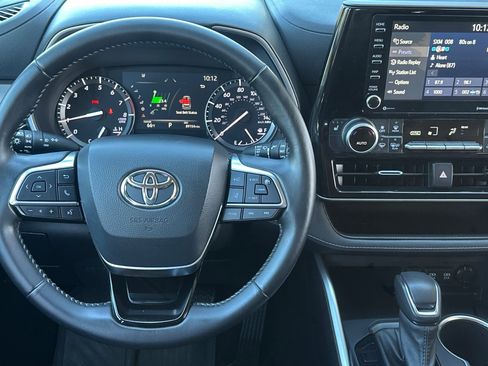 Used 2021 Toyota Highlander XLE image 14